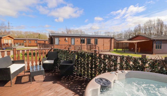 DUCKLING LODGE, pet friendly in South Lakeland Leisure Village in Carnforth