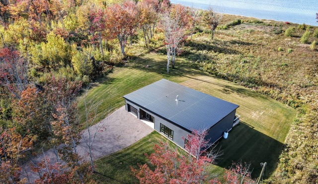 Eagles Point - Waterfront Wilderness Retreat with Stunning Views! in Beaubassin East