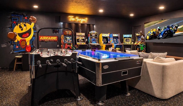 Edmonton's Ultimate Family Hangout: Retro Gaming Garage and Private Hot Tub! in Edmonton