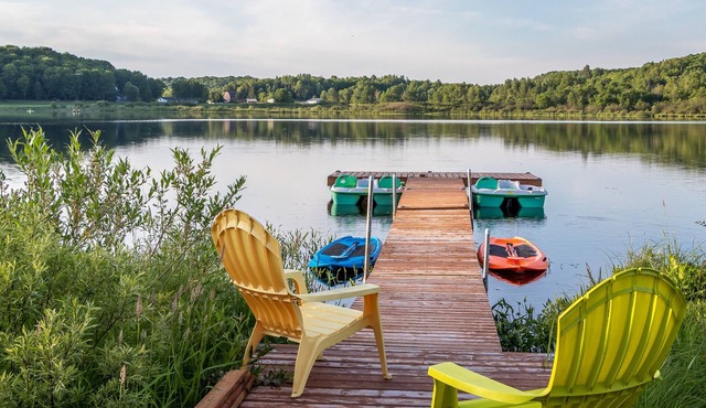 Escape to Tranquility at Whispering Woods Cottage in Haliburton