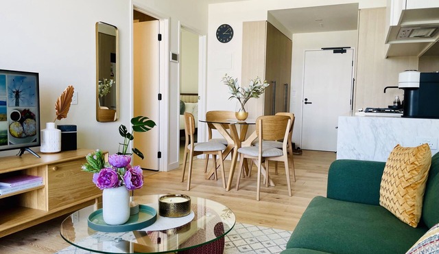 Exquisite 2BR apartment with resort and mountains Views in Clayton