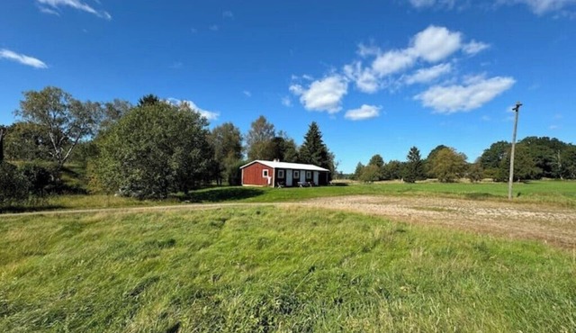 Gård 2 hus, bastu, internet med fiber. Lugnt in Dannäs