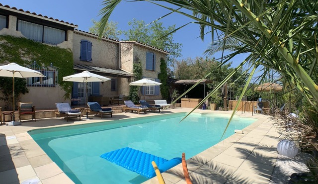 Gite in Maison d'hôtes in Pays de Fayence - 3 bedrooms Swimming pool, Jacuzzi in Tourrettes