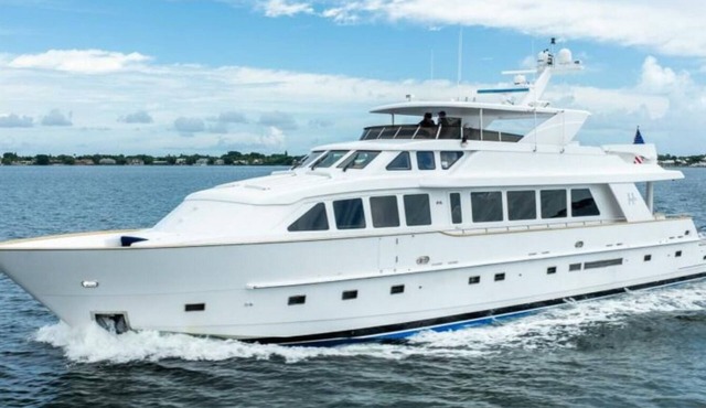Gorgeous 95' Super Yacht - your ultimate getaway in Los Angeles in Marina del Rey