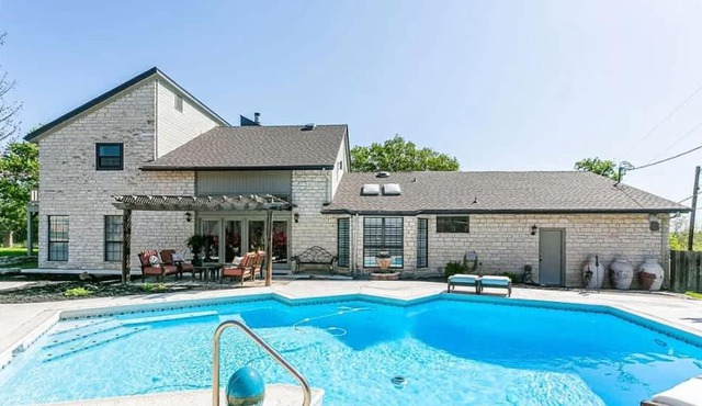 Haven Getaway Inground Pool Inground Hot tub Family in Belton