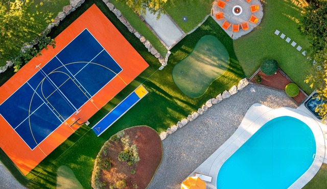 Heated Pool ~ Hot tub ~ Pickleball ~ Putt Putt ~ Game Room ~ Fire Pit ~ Bowling in Tulsa