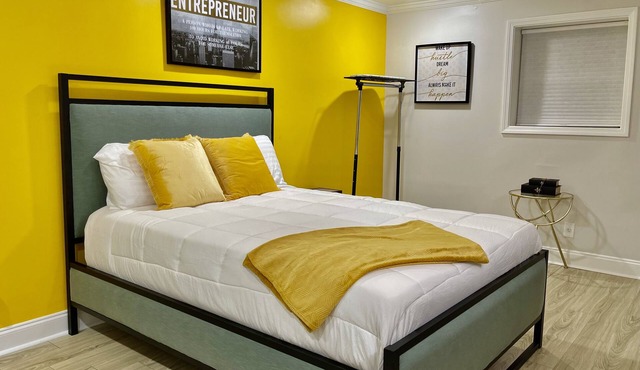 HIDDEN GEM: STUDIO QUEEN IN THE HEART OF BUCKHEAD in Atlanta