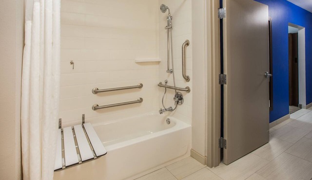 Holiday Inn Express and Suites Tomah by IHG in Tomah