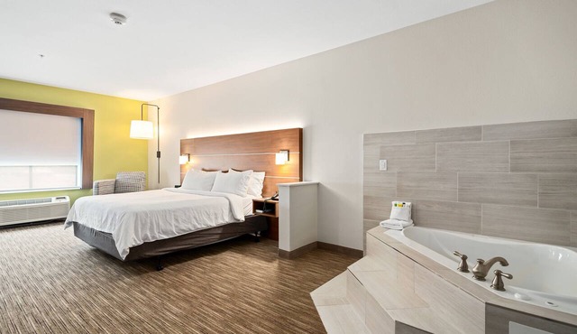 Holiday Inn Express Suites Van Buren-Ft Smith Area by IHG in Van Buren