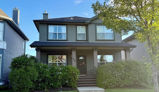 Hot Tub & Luxury Outdoor Living w/Outdoor Fireplace | Entire Home Near Calgary in Calgary