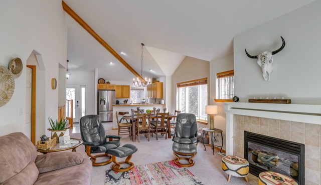 Idyllic Redmond Townhome w/Furnished Deck! in Redmond