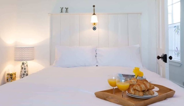Janies Cottage- Eclectic Interiors & Vintage charm in Mousehole
