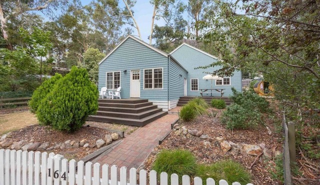 Koala Lodge with Outdoor Sauna in Halls Gap