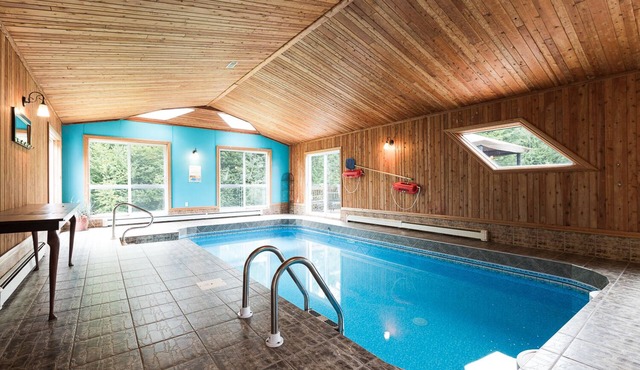 La Tour Boisée: Large Chalet in nature in Sainte-Béatrix