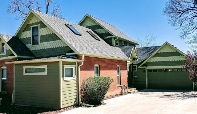 Large, 2-story Victorian home, w/huge backyard & Flatiron views! Ideal location in Boulder