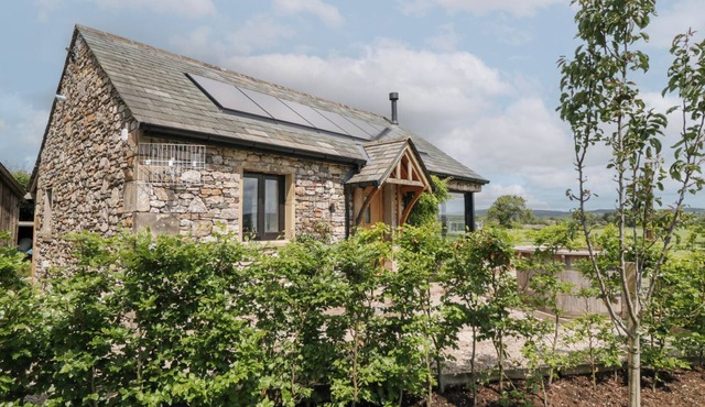 LINDETH CROFT, pet friendly, character holiday cottage in Carnforth in Carnforth