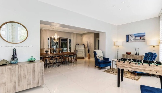 Luxurious 4Bdr with a pool, blocks to beach in Surfside