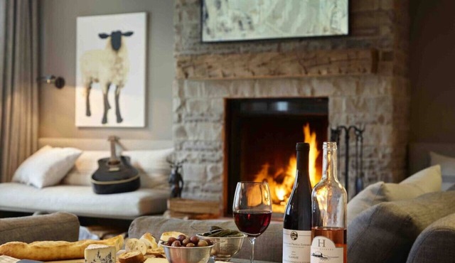 Luxurious farmhouse on Westlake Shore Sandbanks in Prince Edward
