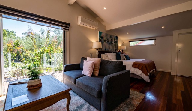 Luxurious Garden Spa Villa located in Steels Creek, Yarra Valley in Steels Creek