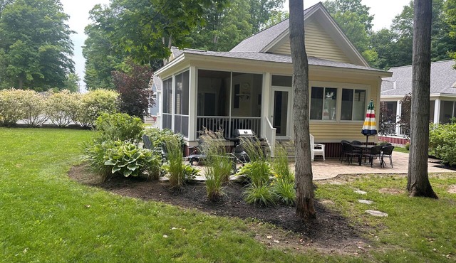 Luxury Cottage - Sandbanks/Prince Edward County in Cherry Valley