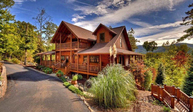 Luxury Mountain Lodge | Big Views, Game Room, Hot Tub, Fire Pit & Paved Access in Cherry Log