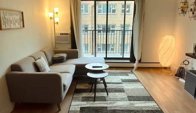 Main Downtown-Deluxe Suite w Pool, Gym & Balcony in Winnipeg