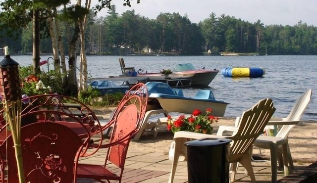 Maple Woods Cottage on beautiful Bass Lake #PSTR 22-071 6 adults/2 children in Interlochen