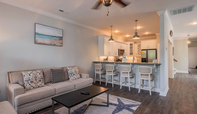 Marina 1: Spacious Townhome Within Steps of Great Restaurants, Intracoastal Wate in Oak Island