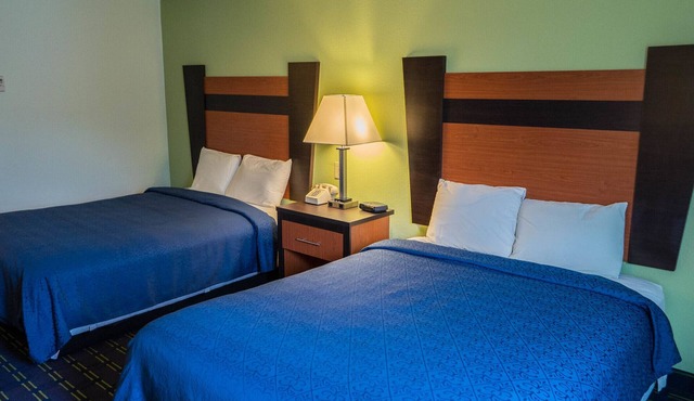 Mariner Motor Lodge- "Where People Come By Choice And Not By Chance". in Yarmouth