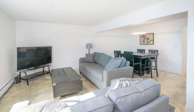 Modern Furnished Condo-St.Clair in Saint Clair