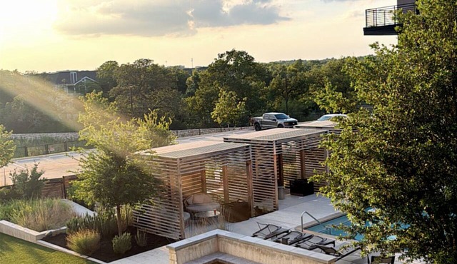 Modern Luxury Retreat in North Austin Designer Finishes Resort-Style Living in Austin
