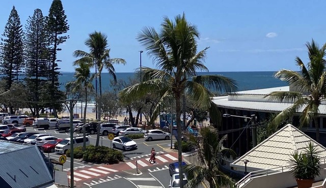 Mooloolaba Beachfront Apartment in Mooloolaba