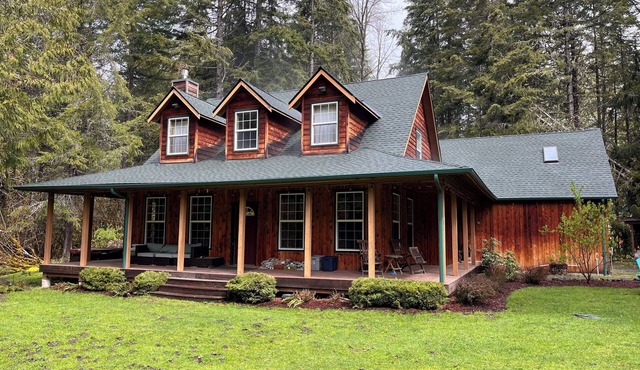 Mountain cabin - fun in all seasons! in Enumclaw