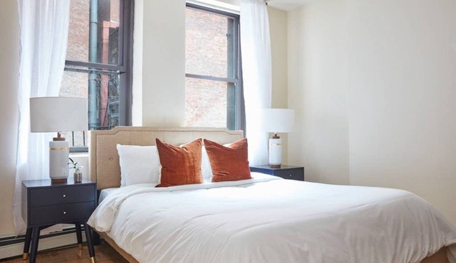 New to Vrbo! Downtown loft 5min to North End, Boston Conference and Exhibition Center! Walk to MBTA! in Boston