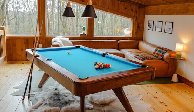 NOIR HAUS- A custom built designer cabin on two private acres. in Jim Thorpe
