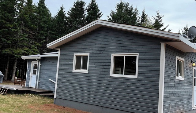 Pine haven cottage two minute drive to provincial park with fabulous beach in Albany