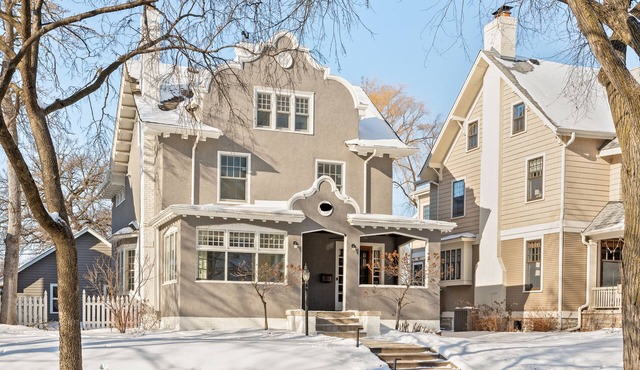 Premier modern 5 bed 5 bath new construction in Minneapolis