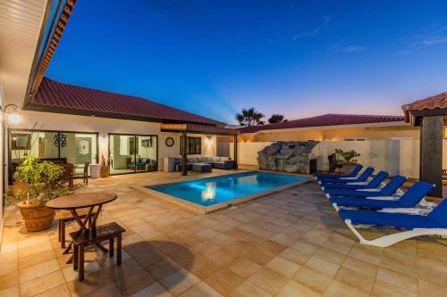 Private Esmeralda Villa in Eagle Beach