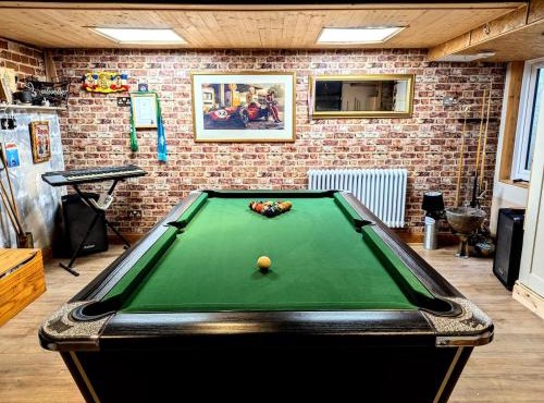 Ramsgate Seafront Apartment with Jacuzzi Bath & Pool Table in Ramsgate