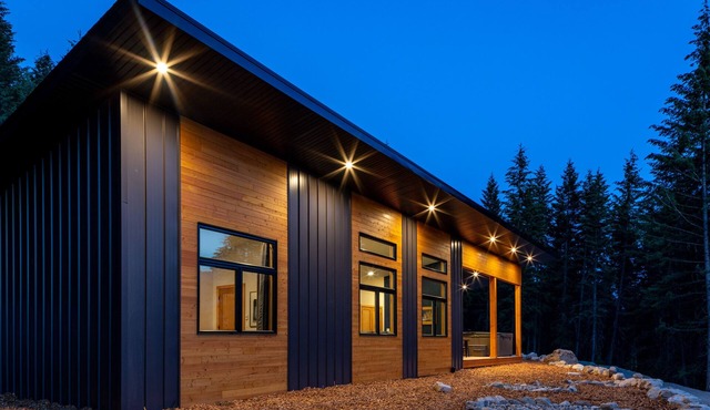 Red Fox Lodge, 2 bedroom, 2 bathroom with Hot Tub in Golden
