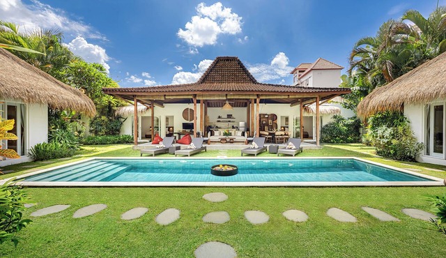 Refurbished Villa Kaly – Central Seminyak Oberoi, 700m from Beach in Seminyak