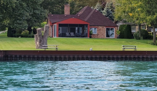 Riverfront home 4 Beds/2 baths and walking distance to downtown. in Saint Clair