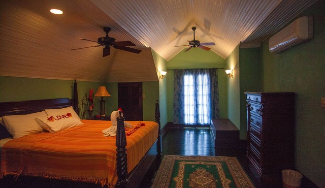 Riverfront Luxury Accommodations in Bullet Tree Falls
