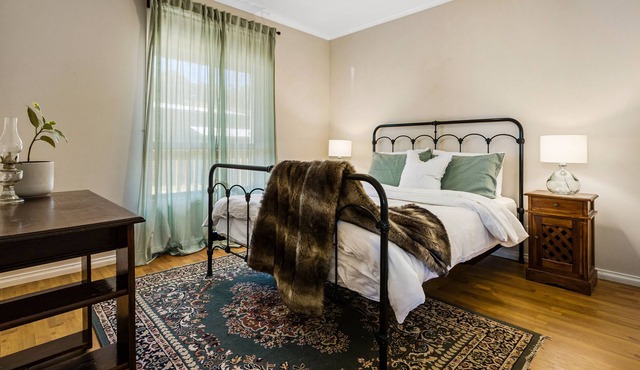 Romantic Heathcote Winery Stay & Olive Grove in Mount Camel