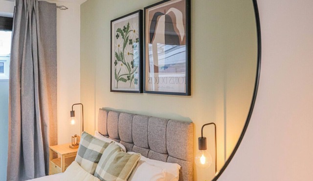 Samantha Suite | City 2BR Bungalow Free Parking Garden & WIFI in Cardiff