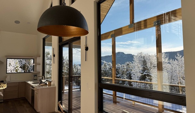 SAUNA, HOT TUB, FIREPIT, POOL TABLE AT THE TOP OF 10,000FT in blackhawk
