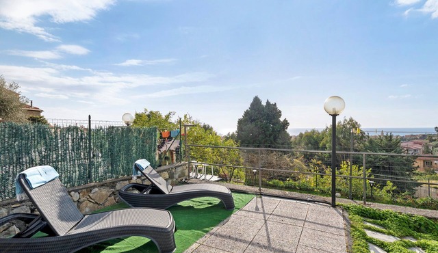 'Sea Garden' Holiday Home with Sea View, Wi-Fi and Air Conditioning in San Bartolomeo al Mare