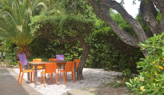 Seaside and very quiet, ground floor villa renovated 6 people 90 m2 in beautiful garden in Fréjus