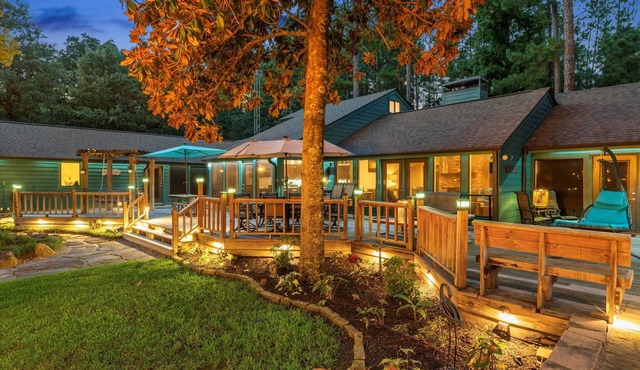 Sleeps 15 | Private custom pool | Hot Tub on 7 Secluded Acres in Holly Lake Ranch