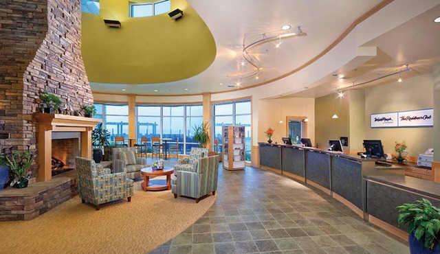 Spacious 3-bedroom deluxe condo with AC in charming Seaside with private balcony in Seaside